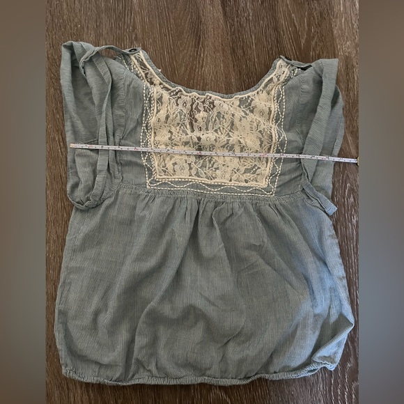 Lace boho top with elastic waist size small - Picture 1 of 3